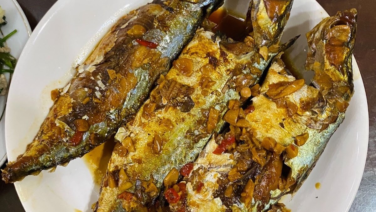 Cá bạc má kho tỏi ớt