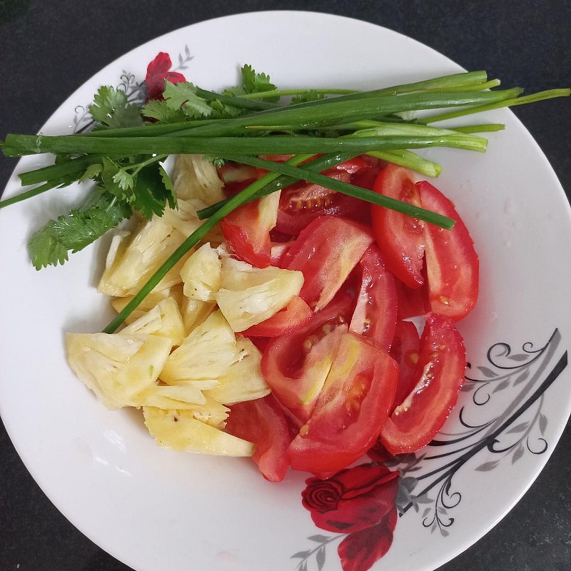 Bước 2 Sơ chế các nguyên liệu khác Cá bạc má nấu ngót (công thức được chia sẻ từ người dùng)