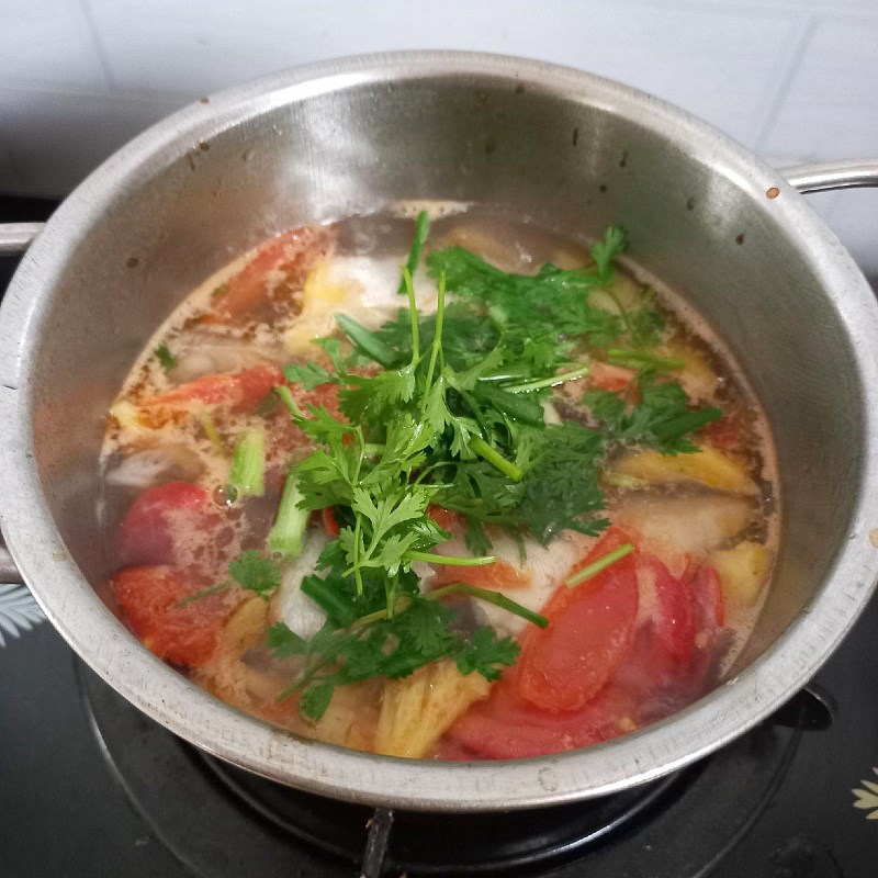 Bước 3 Nấu canh Cá bạc má nấu ngót (công thức được chia sẻ từ người dùng)