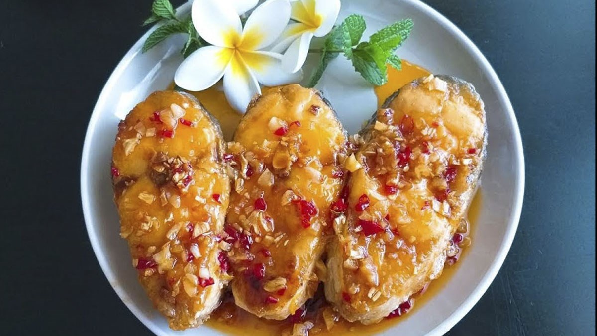 Cá basa chiên nước mắm