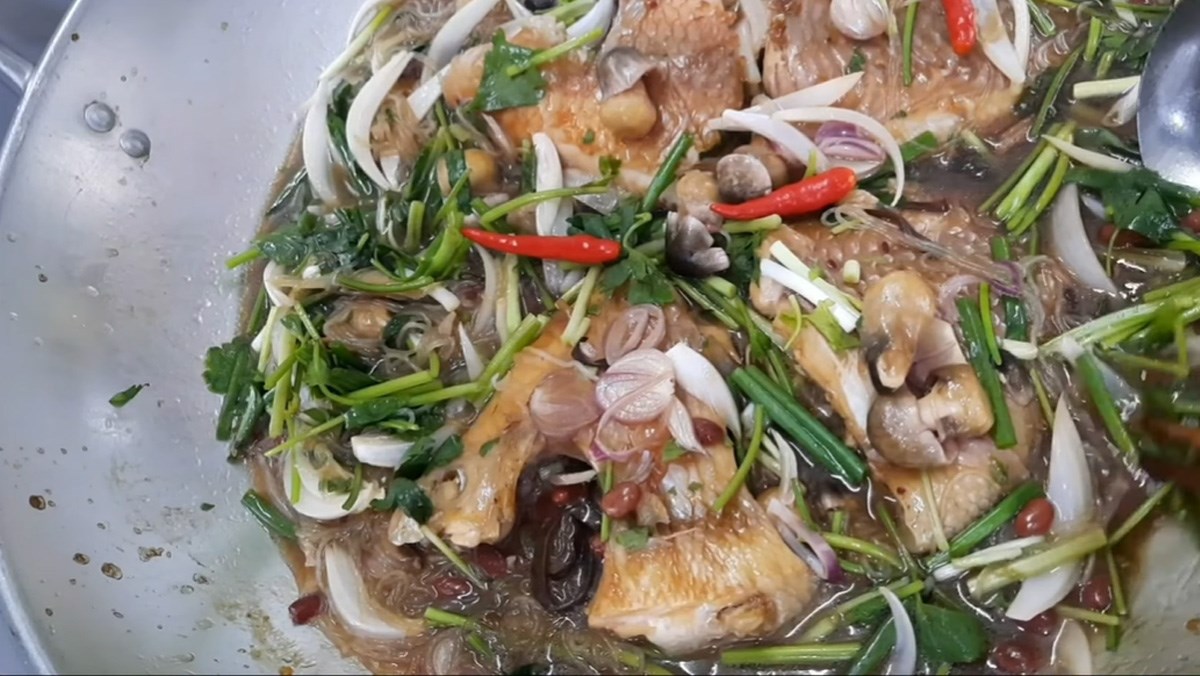 Cá diêu hồng kho tương hột với nấm