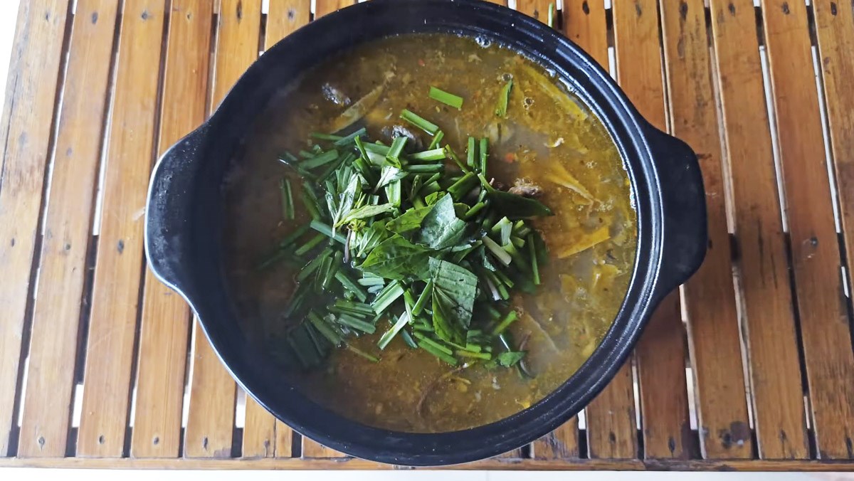 Canh chua cá ngạnh nấu khế