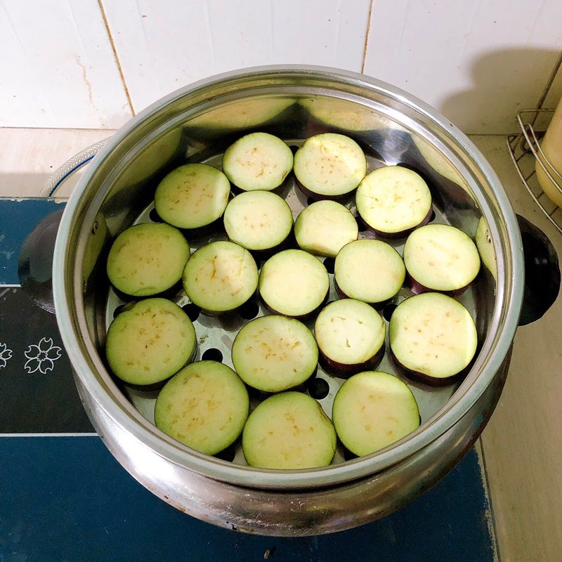 Bước 2 Hấp cà tím Cà tím hấp mỡ hành