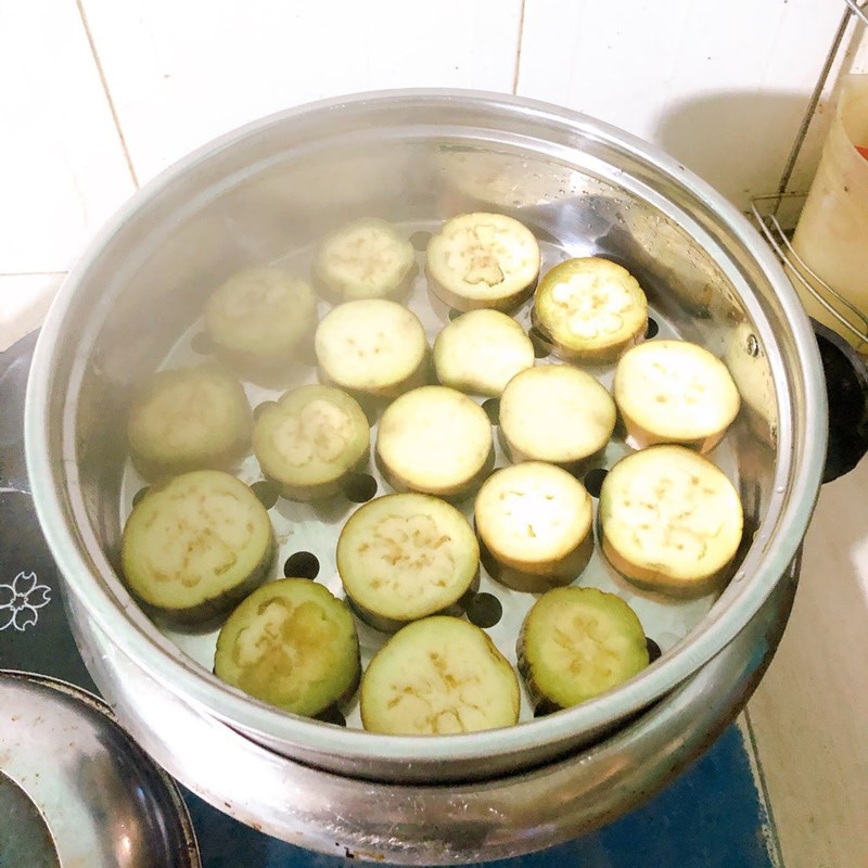 Bước 2 Hấp cà tím Cà tím hấp mỡ hành