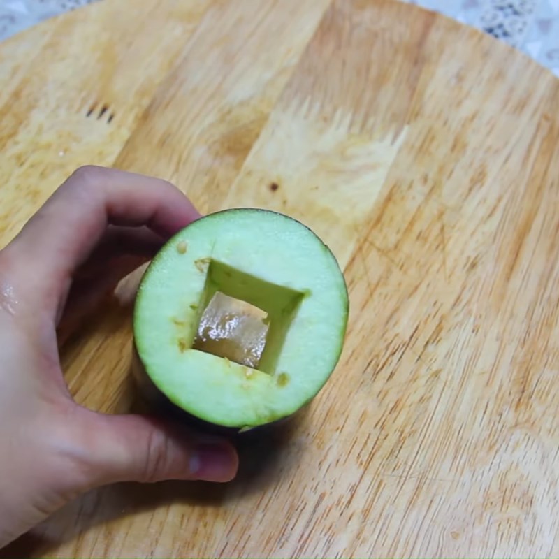 Bước 1 Sơ chế cà tím Cà tím nhồi thịt hấp sốt xì dầu