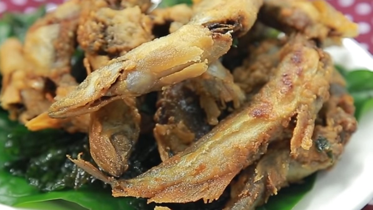 Cá trứng chiên lá lốt