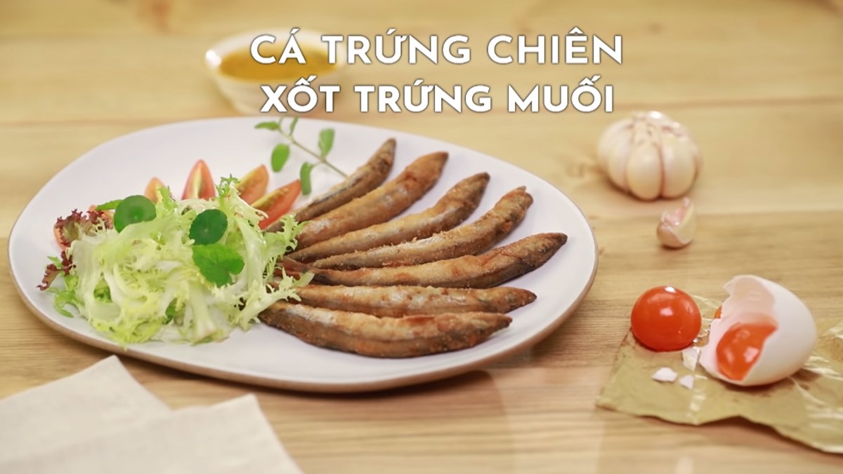 Cá trứng chiên sốt trứng muối