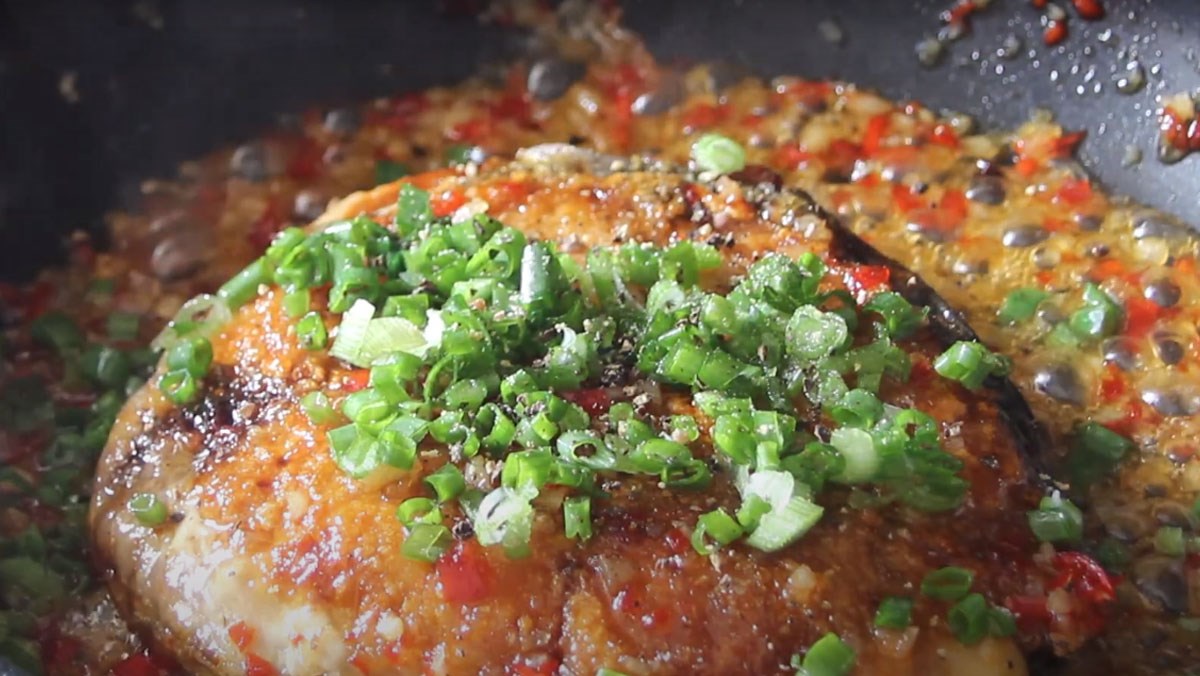 Cá thu chiên tỏi ớt