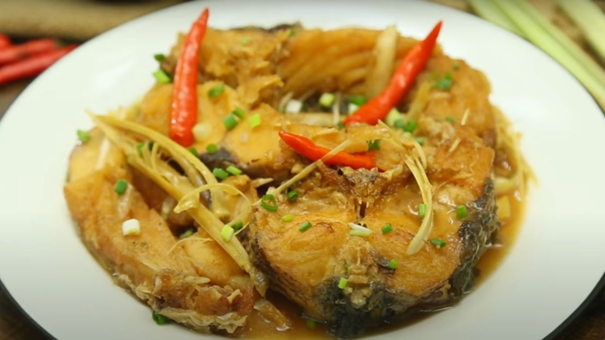 Cá trắm kho sả