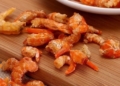 cach chon tom kho ngon cho ngay tet phan biet tom dat kho va avt 1200x676 1