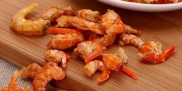 cach chon tom kho ngon cho ngay tet phan biet tom dat kho va avt 1200x676 1