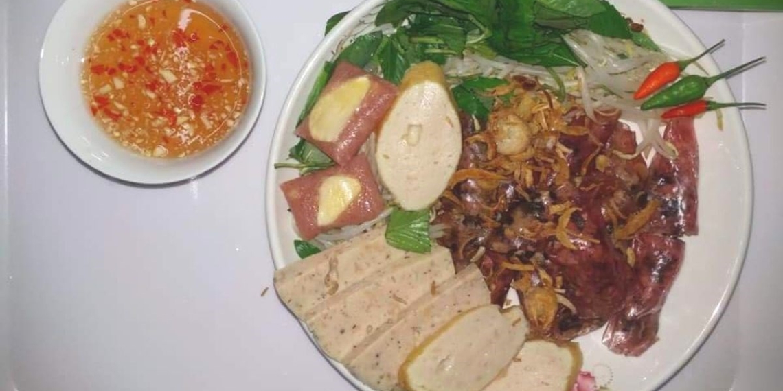 cach lam banh cuon bang banh trang nhan thit thom ngon don avt 1200x676 1