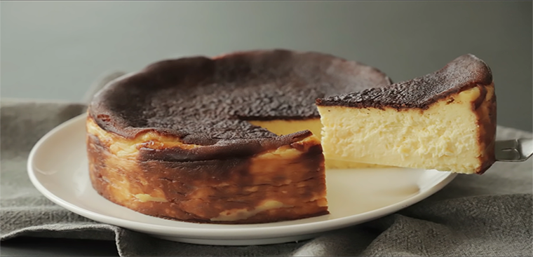 2 cách làm bánh phô mai nướng - Basque Burnt Cheese thơm ngon, dễ làm 44 cach lam banh kem pho mai chay basque burnt chee 1 760x367 1