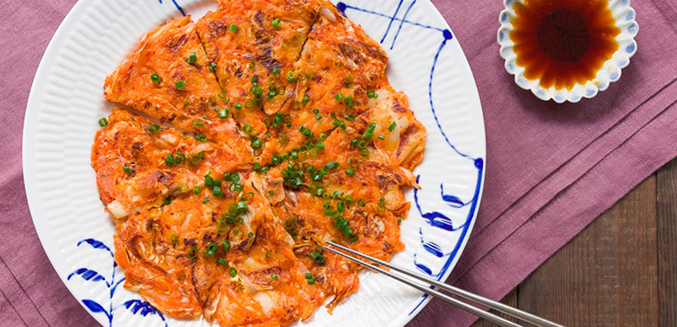 Cách làm bánh kim chi chiên Hàn Quốc đơn giản, thơm ngon, đậm đà hương vị 1 cach lam banh kim chi chien han quoc don gian thom ngon dam da huong vi 1 760x367 1