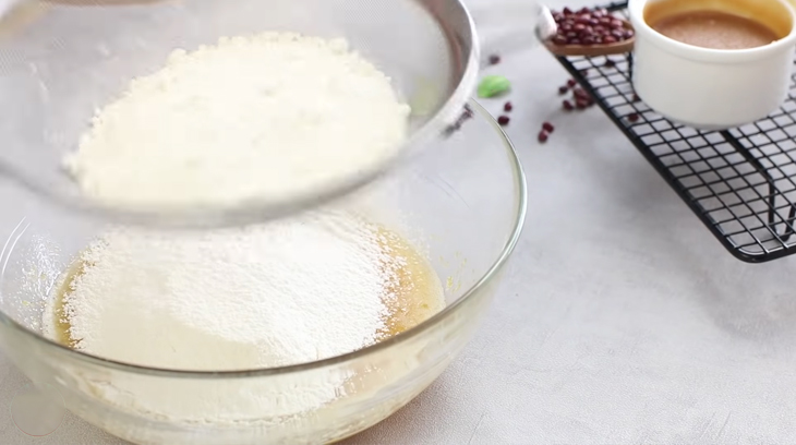 Bước 2 Trộn bột Bánh rán doremon nhân mặn