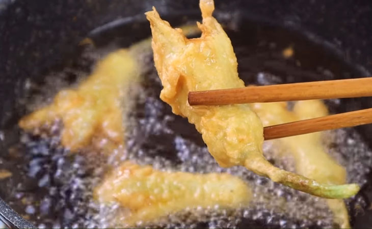 Bước 4 Chiên bông bí Bông bí nhồi cá thác lác