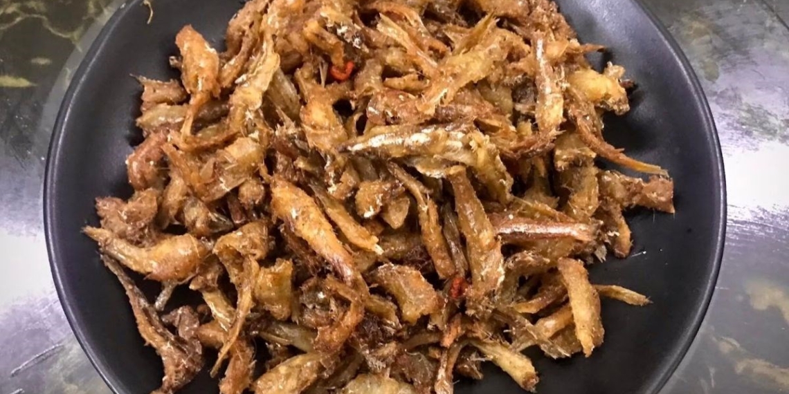 cach lam ca com chien nuoc mam gion rum man ngot cuc ua com avt 1200x676 1