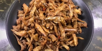 cach lam ca com chien nuoc mam gion rum man ngot cuc ua com avt 1200x676 1