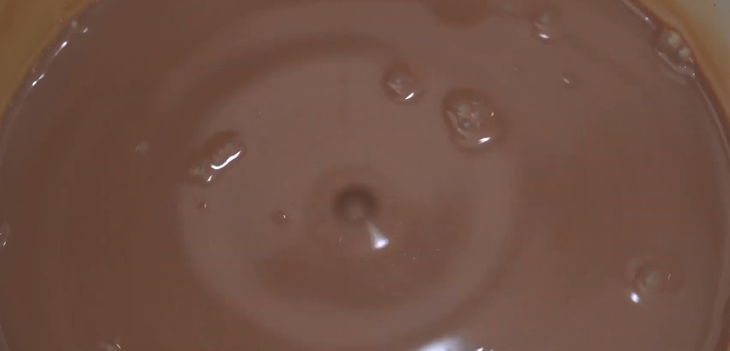 Bước 3 Khuấy hỗn hợp panna cotta socola Panna cotta socola