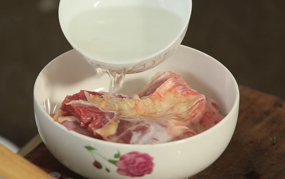 Bước 1 Sơ chế thịt bê Giò me
