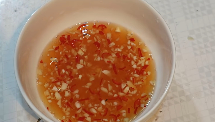 Bước 2 Pha nước trộn Gỏi bắp bò hoa chuối