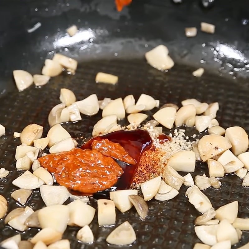 Bước 3 Làm sốt nấm rơm Đậu hũ sốt nấm