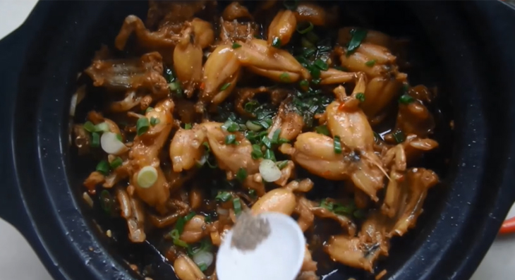 Bước 3 Kho ếch Ếch kho tộ