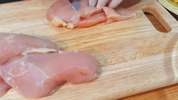 Bước 1 Sơ chế gà Gà xào nấm hương