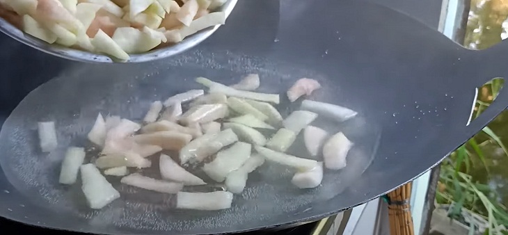 Bước 2 Luộc cùi bưởi Mứt cùi bưởi