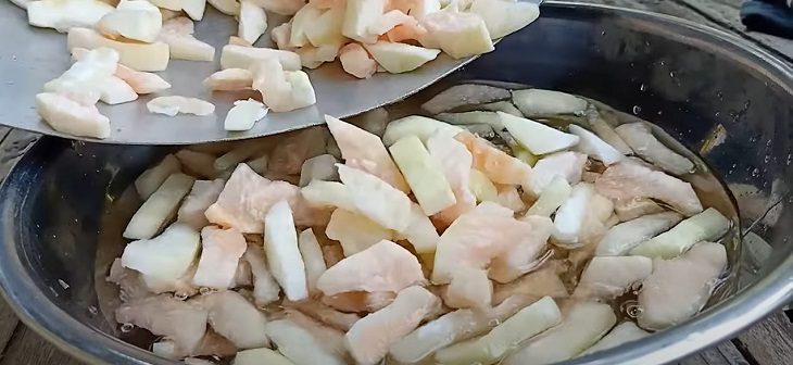 Bước 2 Luộc cùi bưởi Mứt cùi bưởi
