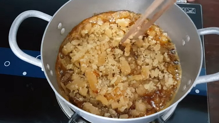 Bước 2 Nấu đường Nước màu (Nước hàng)