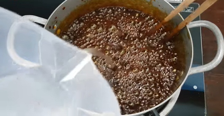 Bước 3 Thắng nước màu Nước màu (Nước hàng)