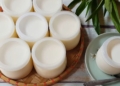Cách làm sữa chua không đường mịn màng tại nhà đơn giản dễ thực hiện 19 cach lam sua chua com xanh deo ngon don gian ngon khong kem avt 1200x676 1