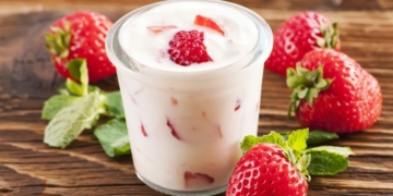 cach lam sua chua uong yakult bang noi com dien 5 760x367 1