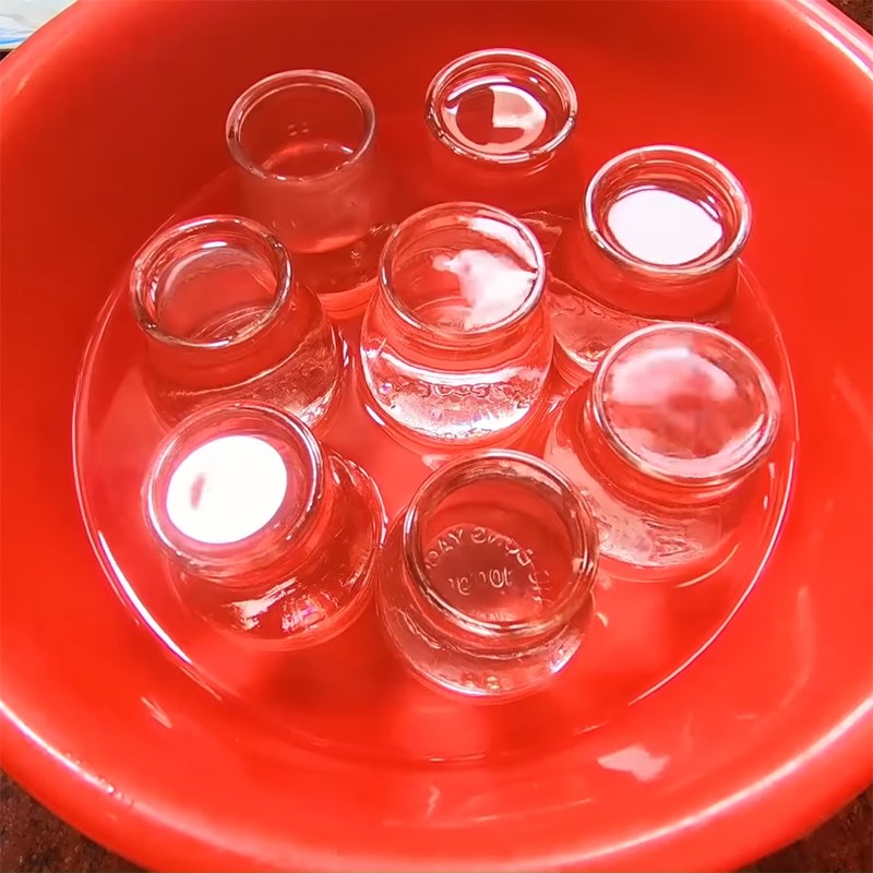 Bước 1 Khử trùng hũ đựng Sữa chua việt quất