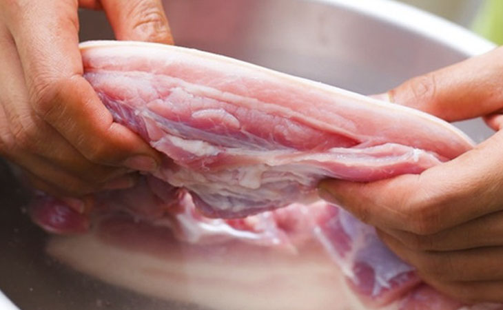 Bước 1 Sơ chế thịt heo Thịt heo kho chao