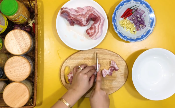 Bước 1 Sơ chế thịt heo Thịt heo kho chao
