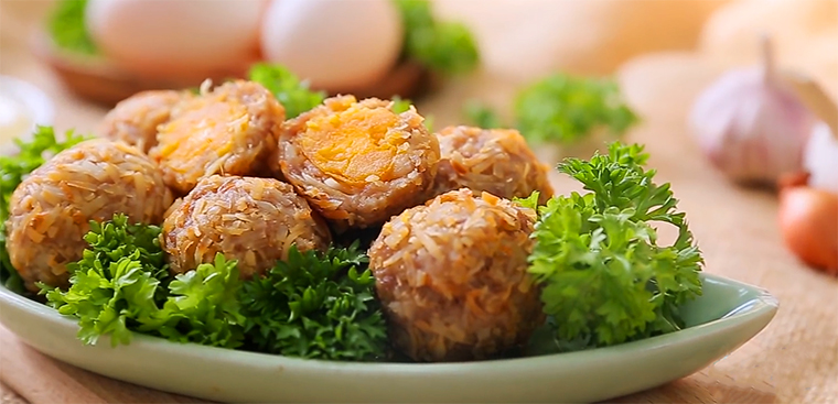 Bước 5 Thành phẩm Thịt viên chiên bọc trứng muối