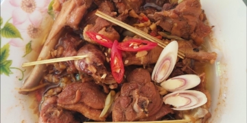 cach lam thit vit kho sa ot cay nong bat vi cho bua com hap avt 1200x676 1