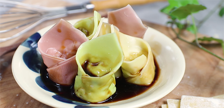 Cách làm vỏ hoành thánh 3 màu dai ngon dễ làm tại nhà 1 cach lam vo hoanh thanh 3 mau dai ngon cuc don gia 6 760x367 1