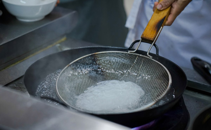Bước 2 Sơ chế các nguyên liệu khác Bánh canh hẹ