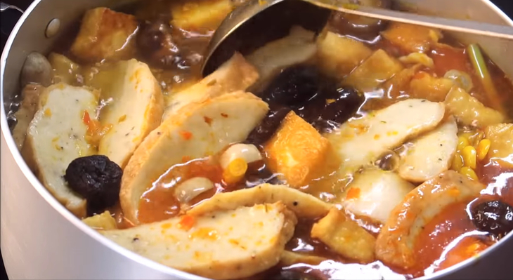 Bước 4 Nấu nước dùng Bún bò Huế chay