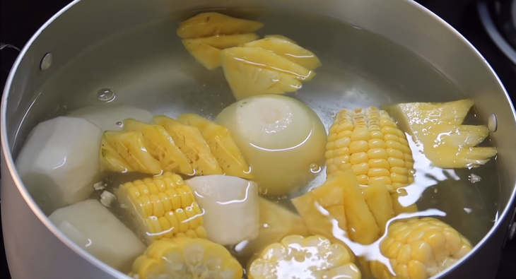 Bước 4 Nấu nước dùng Bún bò Huế chay