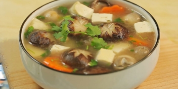 Cách nấu canh hạt sen ngọt thanh, đậm đà – Món chay mặn đều dùng được 42 cach nau canh hat sen dam da ngot nuoc chay man deu dung duoc avt 1200x676 1