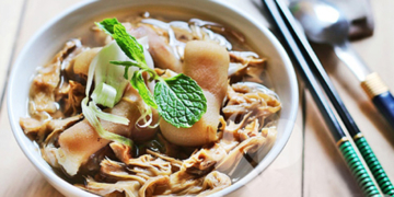 Cách nấu canh măng khô móng giò heo ngon bổ dưỡng, chuẩn vị hấp dẫn 17 cach nau canh mang kho sieu ngon 760x367 1