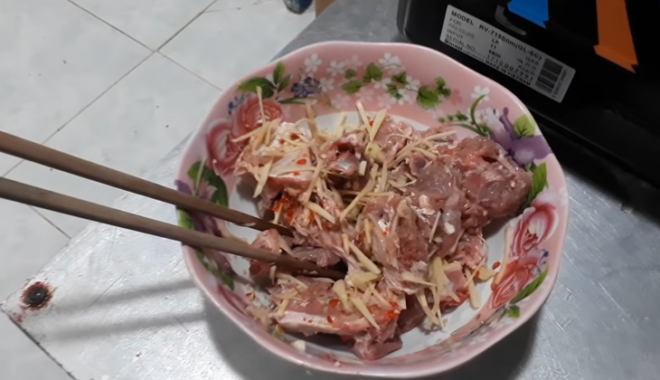 Bước 3 Ướp thịt dê Cháo dê đậu xanh