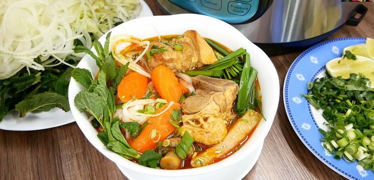 cach nau hu tieu mi suon kho don gian la mieng 11 760x367 1