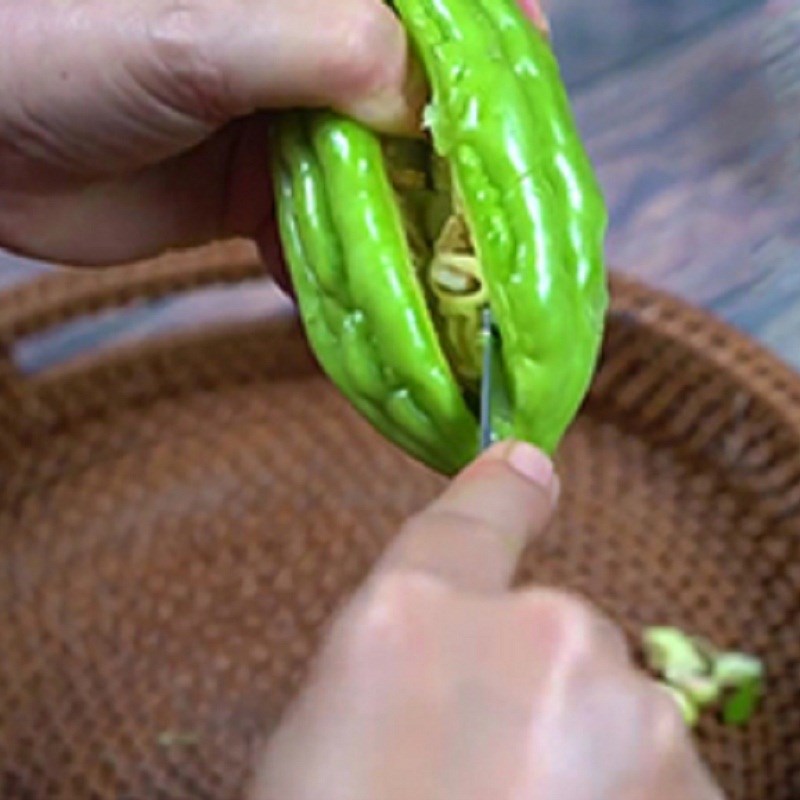 Bước 1 Sơ chế khổ qua Canh khổ qua nhồi đậu hũ chay