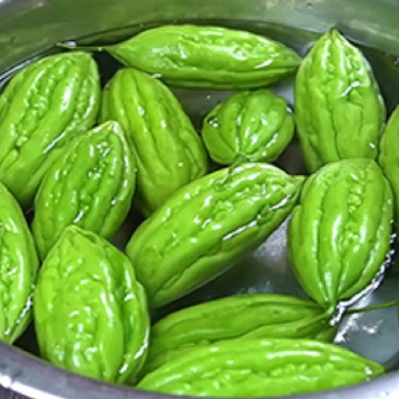 Bước 1 Sơ chế khổ qua Canh khổ qua nhồi đậu hũ chay