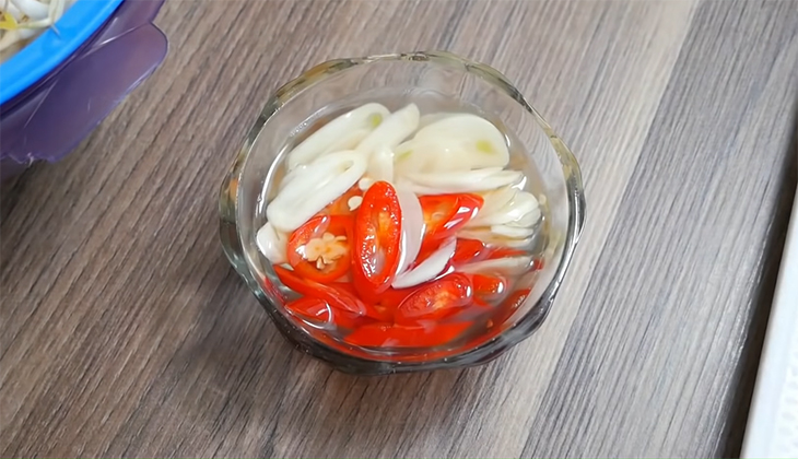 Bước 3 Sơ chế các nguyên liệu khác Mì hải sản